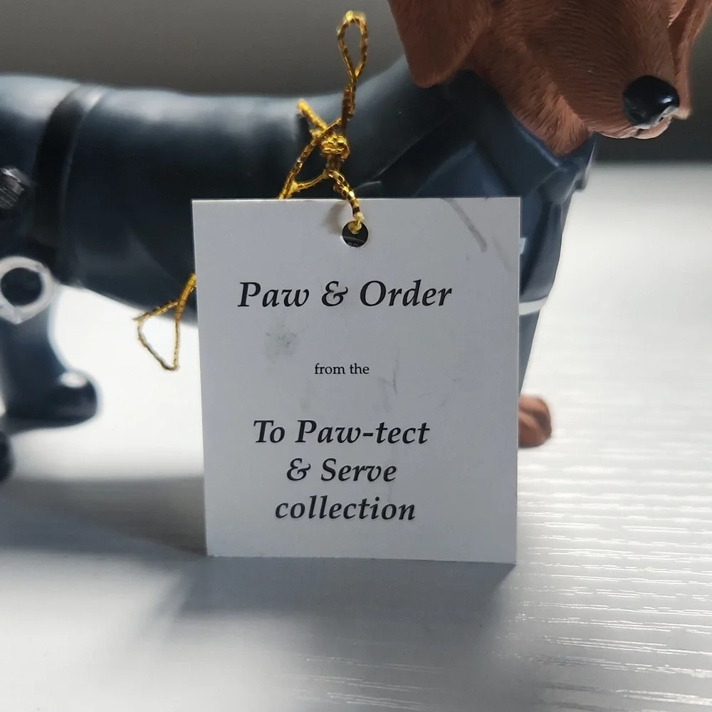 Hamilton Collection "Paw and Order" figure - Picture 6 of 6